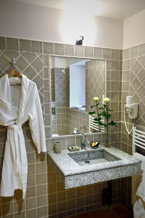 Comfort Room (in d'Artagan House) | Bathroom | Free toiletries, hair dryer, bathrobes, slippers
