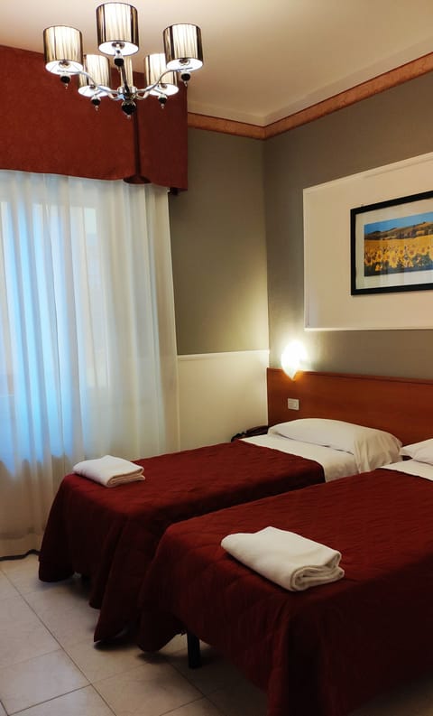 Double Room | Desk, cribs/infant beds, free WiFi, bed sheets