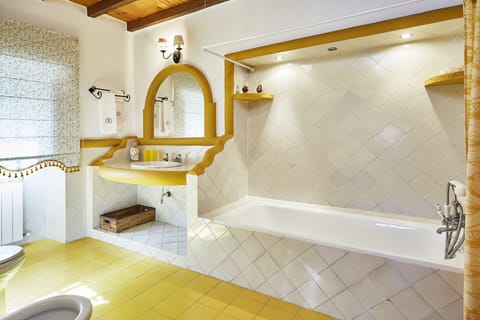 Cottage | Iron/ironing board, bed sheets