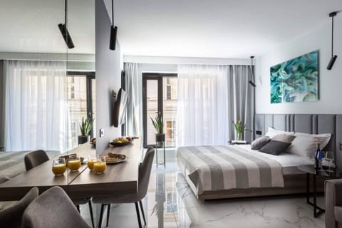 City Studio, 1 Bedroom, Kitchenette | Living room | Flat-screen TV