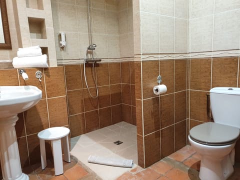 Double Room (Aubepine) | Bathroom | Shower, rainfall showerhead, free toiletries, hair dryer