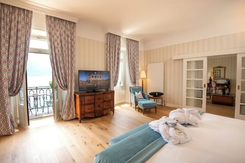 Suite (Lake) | Egyptian cotton sheets, premium bedding, down comforters, free minibar