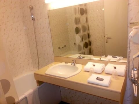 Free toiletries, hair dryer, towels, shampoo