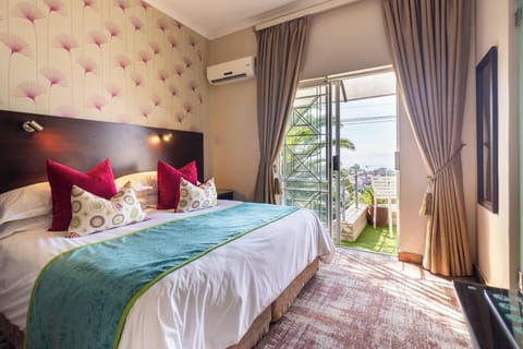 Premium Double/Twin Room | In-room safe, desk, iron/ironing board, free WiFi