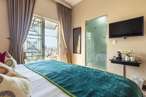 Premium Double/Twin Room | In-room safe, desk, iron/ironing board, free WiFi