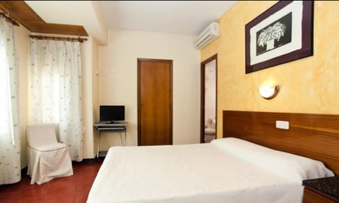 Single Room | 20 bedrooms, down comforters, free WiFi