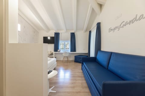 Frette Italian sheets, premium bedding, minibar, in-room safe