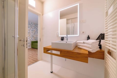 Comfort Room, Balcony | Bathroom | Shower, free toiletries, hair dryer, slippers