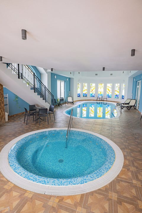 2 indoor pools