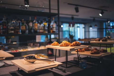 Daily buffet breakfast for a fee