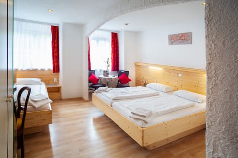 Triple Room | Blackout drapes, cribs/infant beds, free WiFi, bed sheets