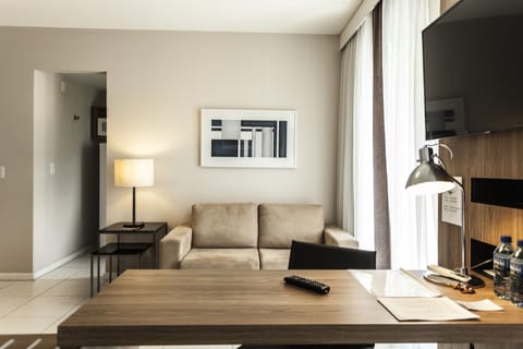 Loft, Kitchen (Loft com Cozinha) | Living area | 32-inch LED TV with cable channels, TV