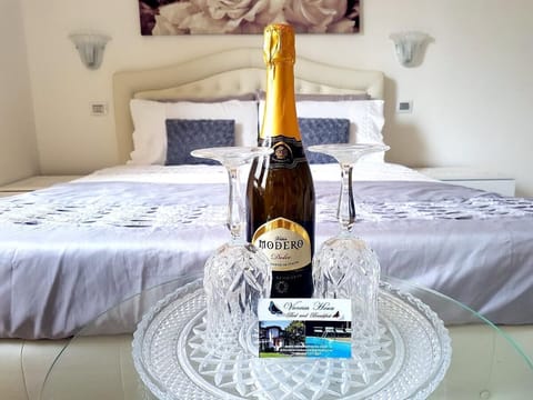 Quadruple Room | Desk, soundproofing, free cribs/infant beds, rollaway beds