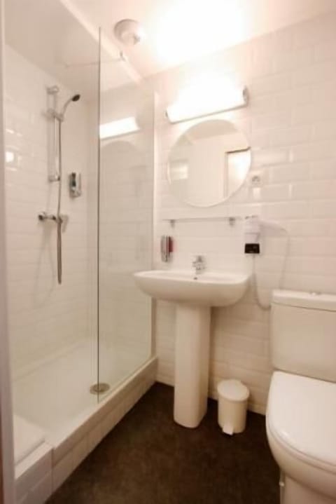 Traditional Double Room | Bathroom | Free toiletries, hair dryer, towels