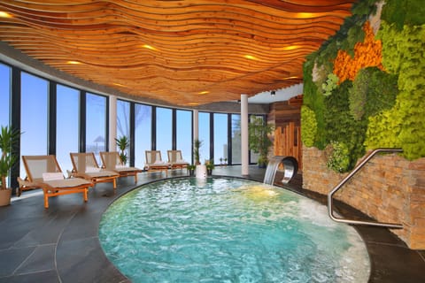 Indoor pool, sun loungers