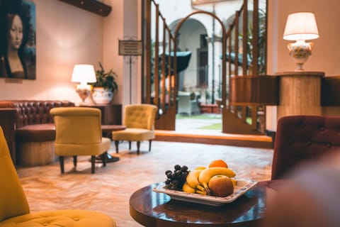 Lobby lounge