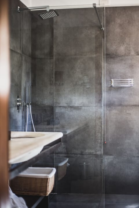 Classic Double Room, Partial Sea View | Bathroom | Shower, free toiletries, hair dryer, towels