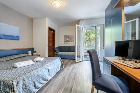 Family Room | In-room safe, free WiFi