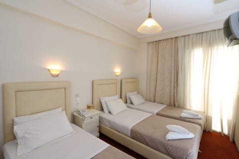 Triple Room | Egyptian cotton sheets, in-room safe, desk, soundproofing