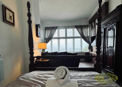 Double Room, Sea View | Hypo-allergenic bedding, individually decorated, individually furnished