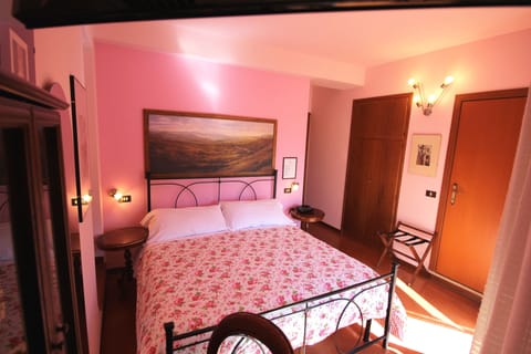 Double Room | Minibar, desk, iron/ironing board, free WiFi