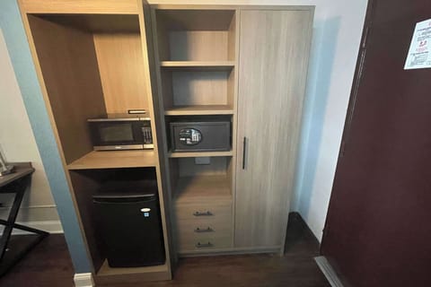 Suite, Multiple Beds, Non Smoking | Egyptian cotton sheets, premium bedding, down comforters, pillowtop beds