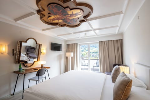 Superior Double Room, Balcony, Mountain View (M) | Hypo-allergenic bedding, down comforters, individually furnished, desk