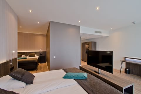 Family Room | In-room safe, desk, soundproofing, cribs/infant beds