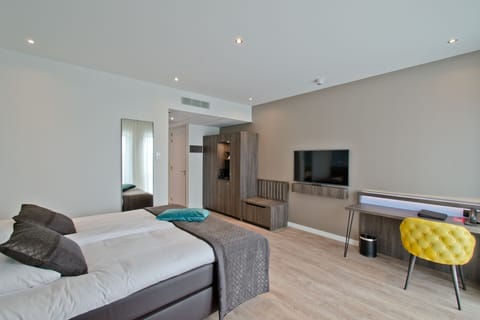 Suite | In-room safe, desk, soundproofing, cribs/infant beds