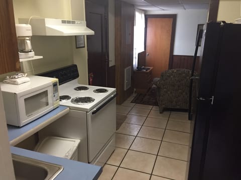 Junior Apartment, Multiple Beds, Kitchen | Private kitchen | Fridge, microwave, coffee/tea maker