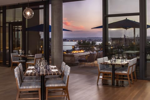 2 restaurants; breakfast, lunch, dinner, and brunch served