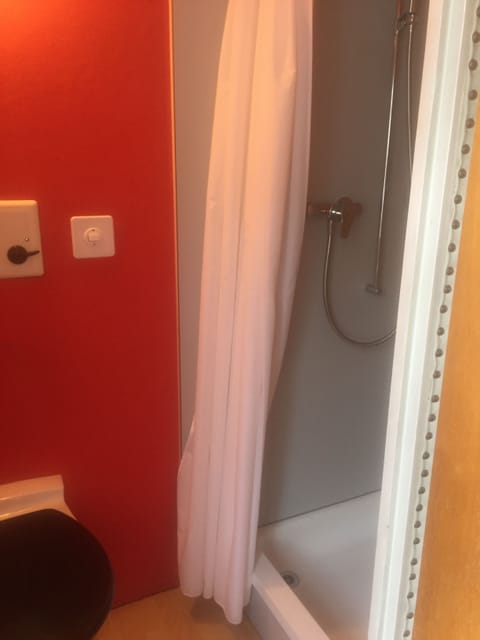 Standard Double Room, Private Bathroom | Bathroom shower