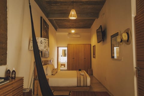 Suite Comiendo Amor | Egyptian cotton sheets, premium bedding, free minibar, in-room safe