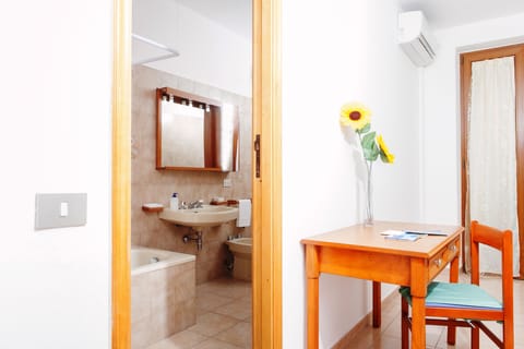 Classic Double Room | Room amenity