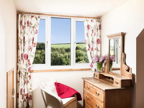 Cottage | 2 bedrooms, individually decorated, individually furnished, free WiFi