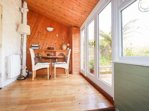 Cottage | Private kitchen | Fridge, microwave, stovetop, dishwasher