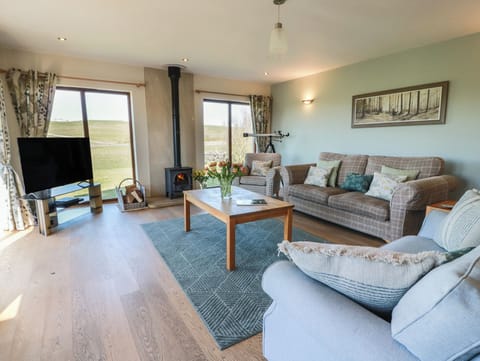 Cottage | Living area | TV