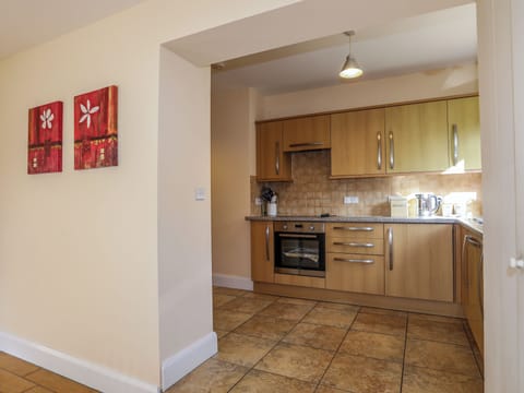 Cottage | Private kitchen | Fridge, microwave, stovetop, dishwasher