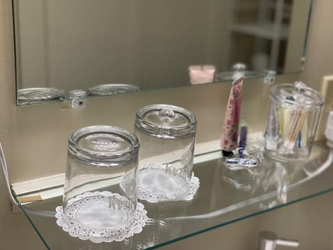 Magnolia Room , Second Floor | Bathroom | Shower, free toiletries, hair dryer, towels