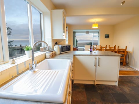 Cottage | Private kitchen | Stovetop, dishwasher, highchair, cookware/dishes/utensils