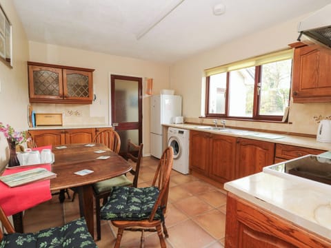 Cottage | Private kitchen | Fridge, highchair, cookware/dishes/utensils