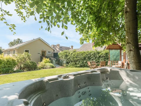 Cottage | Property grounds