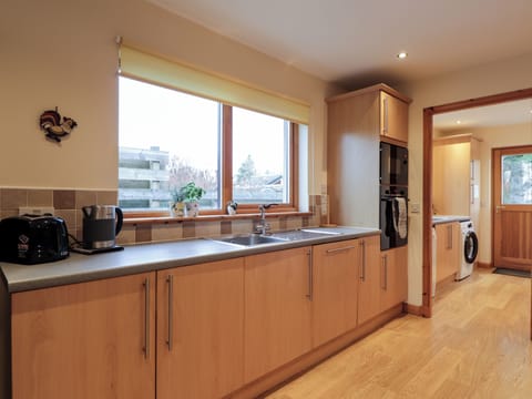 Cottage | Private kitchen | Stovetop, dishwasher, highchair, cookware/dishes/utensils