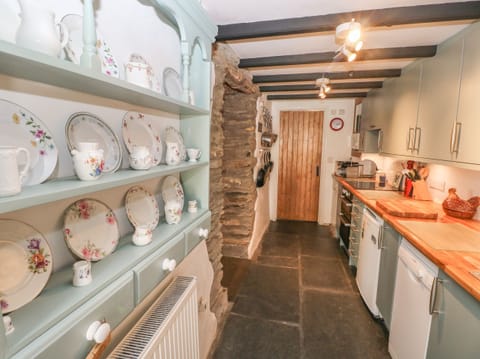 Cottage | Private kitchen | Stovetop, dishwasher, highchair, cookware/dishes/utensils