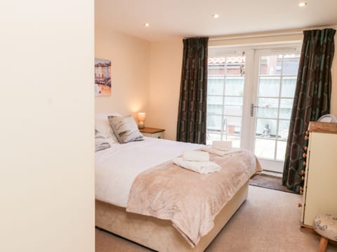 Cottage | 4 bedrooms, individually decorated, individually furnished