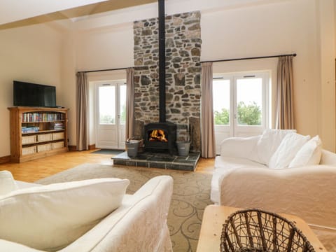 Cottage | 2 bedrooms, individually decorated, individually furnished, free WiFi