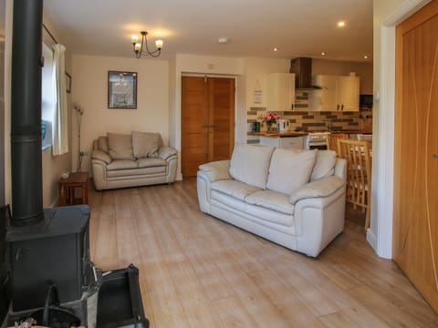 Cottage | Living area | TV