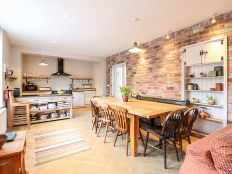 Cottage | Dining