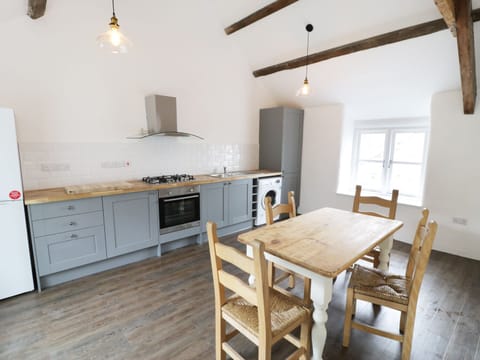 Cottage | Private kitchen | Fridge, dishwasher, highchair, cookware/dishes/utensils