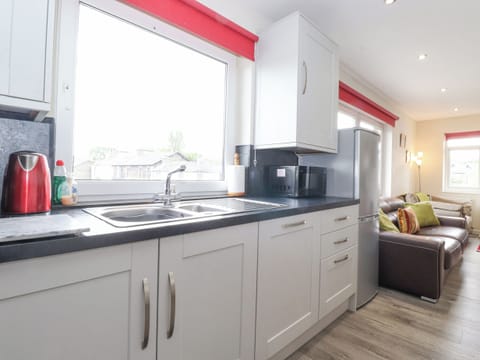 Cottage | Private kitchen | Microwave, stovetop, dishwasher, highchair